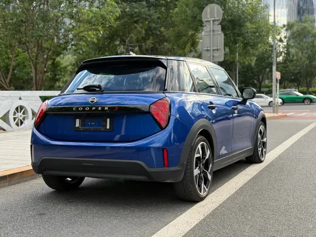 MINI Hatch — Фото автомобиля 4