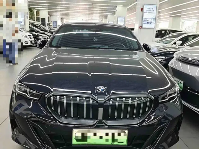 BMW i5 — Фото автомобиля 2