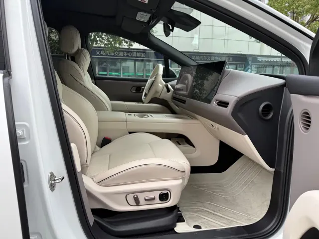 Li Auto i6 — Фото автомобиля 8