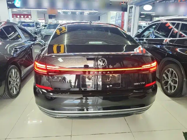Volkswagen Passat — Фото автомобиля 5