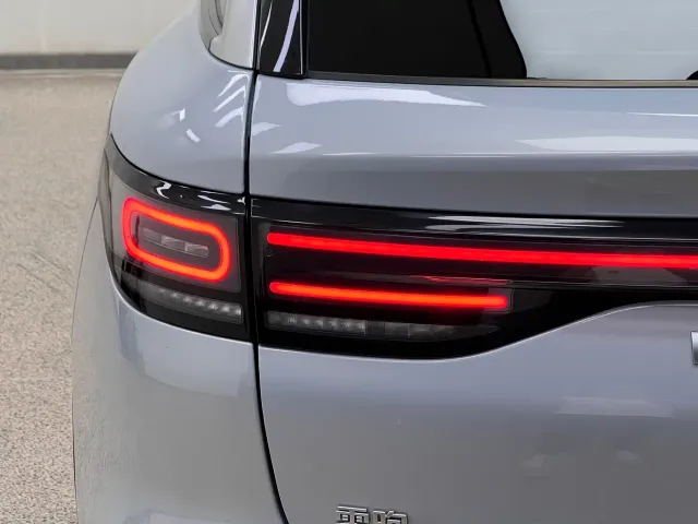 Leapmotor C11 — Фото автомобиля 8