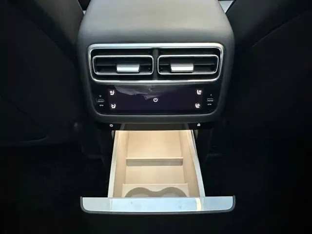 Li Auto L7 — Фото автомобиля 15