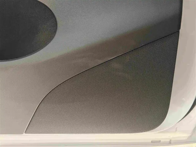Tesla Model Y — Фото автомобиля 7