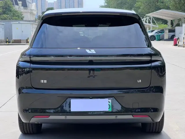 Li Auto L8 — Фото автомобиля 7