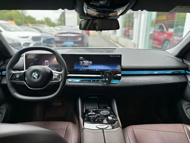 BMW 5 Series — Фото автомобиля 4