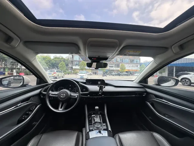 Mazda Axela — Фото автомобиля 24