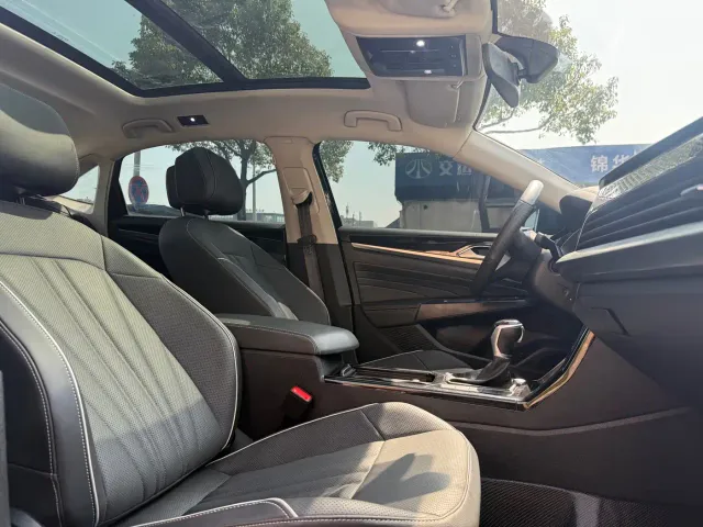 Volkswagen Passat — Фото автомобиля 11