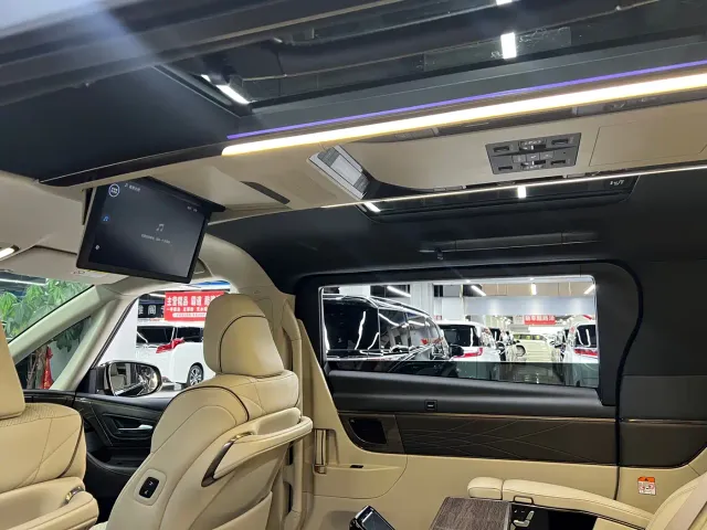 Toyota Alphard — Фото автомобиля 10
