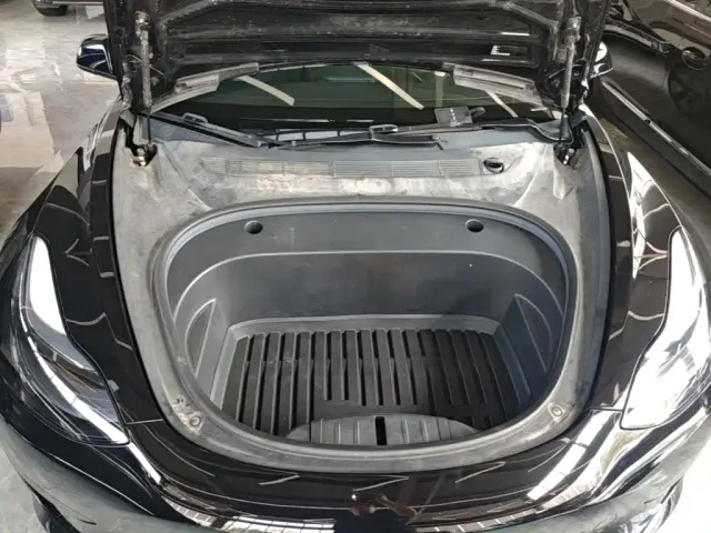 Tesla Model 3 — Фото автомобиля 19