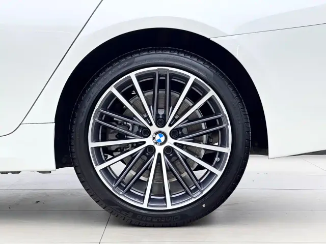 BMW 5 Series — Фото автомобиля 10