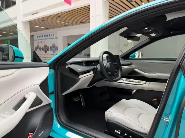 Xiaomi SU7 — Фото автомобиля 9
