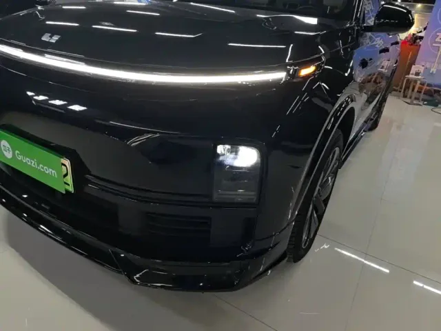 Li Auto L9 — Фото автомобиля 22