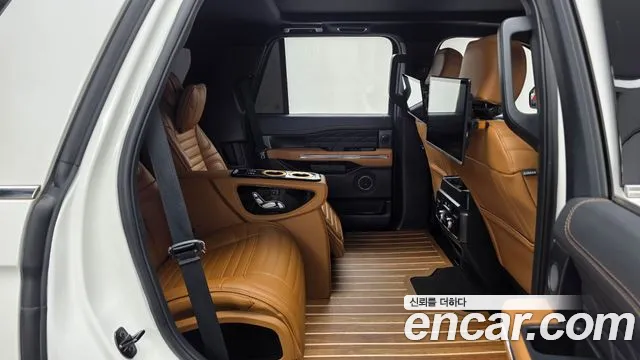 Ford Expedition — Фото автомобиля 12