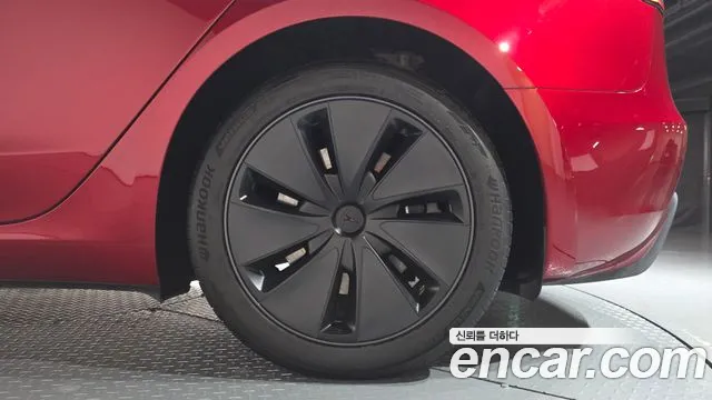 Tesla Model 3 — Фото автомобиля 6