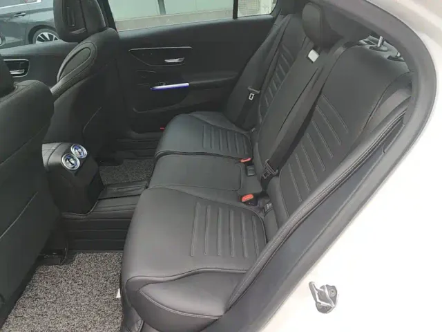 Mercedes-Benz C-Class — Фото автомобиля 16