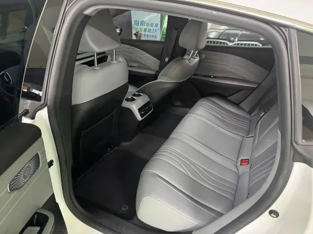 Geely Galaxy E8 — Фото автомобиля 5