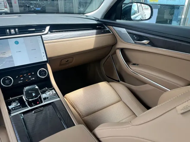 Jaguar XFL — Фото автомобиля 8