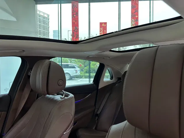 Mercedes-Benz E-Class — Фото автомобиля 19
