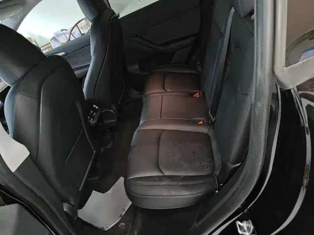 Tesla Model Y — Фото автомобиля 16