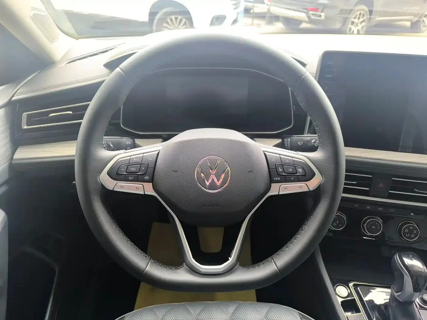 Volkswagen Sagitar 2024 300TSI DSG Surpass Edition — Фото автомобиля 15