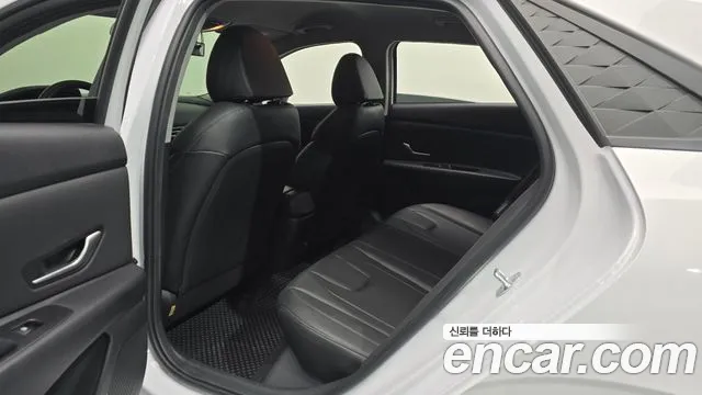 Hyundai Avante CN7 — Фото автомобиля 11