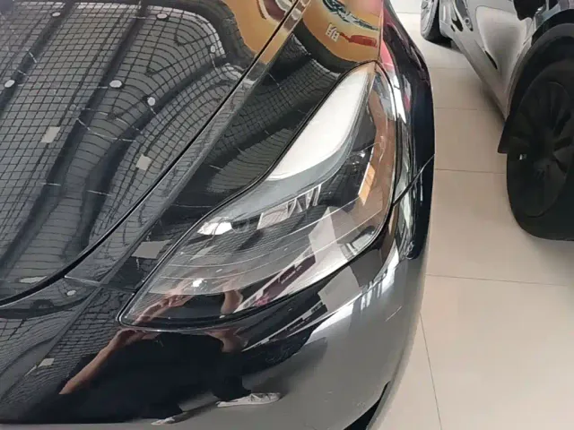 Tesla Model Y — Фото автомобиля 23