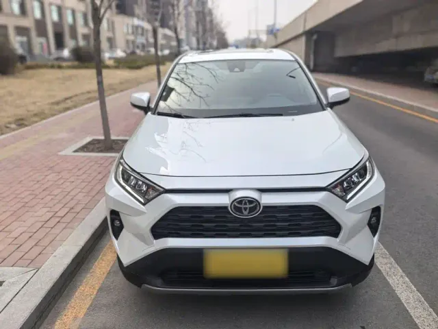 Toyota RAV4 — Фото автомобиля 6