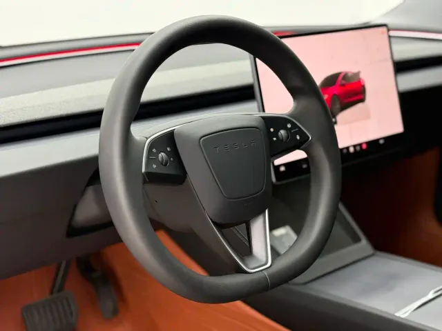 Tesla Model 3 — Фото автомобиля 9