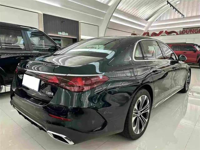 Mercedes-Benz E-Class — Фото автомобиля 18