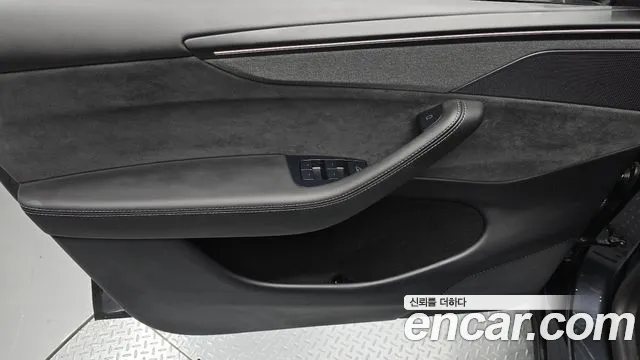 Tesla Model Y — Фото автомобиля 16