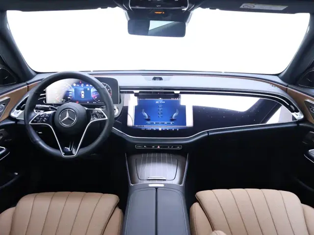 Mercedes-Benz E-Class — Фото автомобиля 13