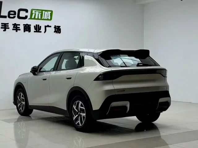 Changan Qiyuan Q05 — Фото автомобиля 6