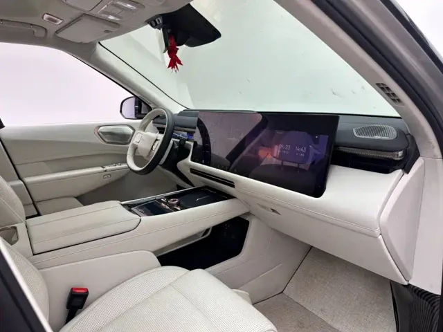 Lynk & Co 900 — Фото автомобиля 11