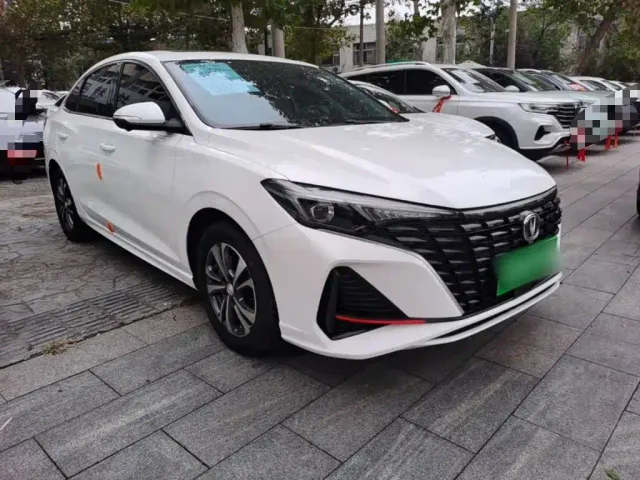 Changan Eado — Фото автомобиля 3