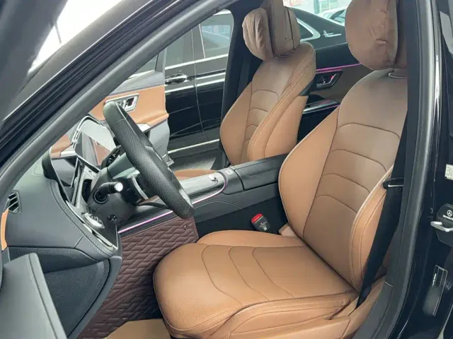 Mercedes-Benz E-Class — Фото автомобиля 12