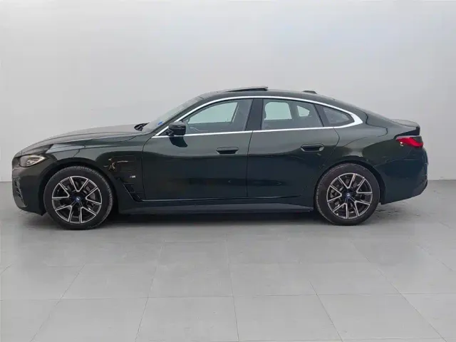 BMW i4 — Фото автомобиля 3