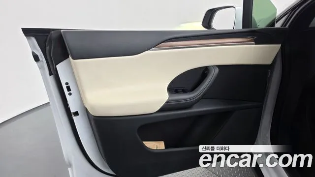 Tesla Model X — Фото автомобиля 24