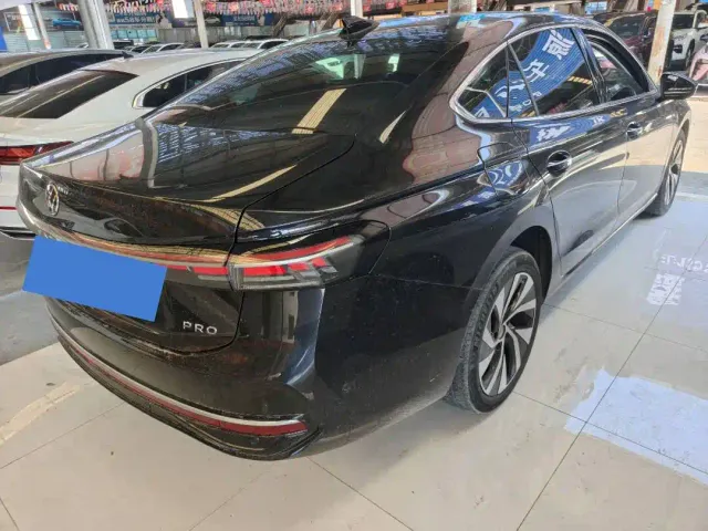 Volkswagen Passat — Фото автомобиля 4