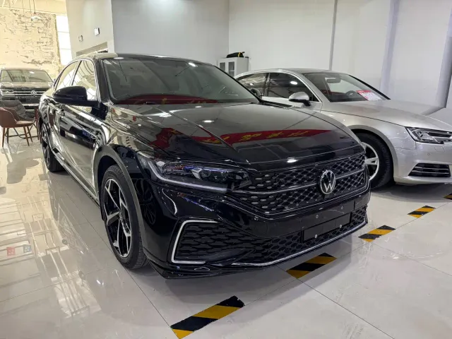 Volkswagen Passat — Фото автомобиля 3