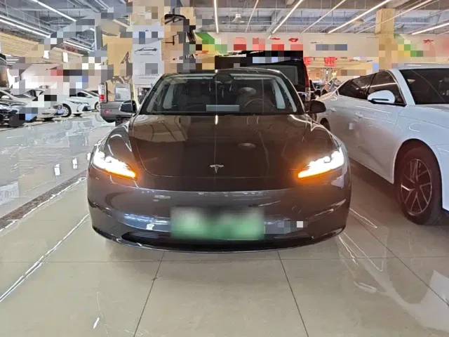 Tesla Model 3 — Фото автомобиля 2