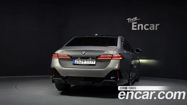 BMW 5-Series 5 серия (G60) 530i xDrive M Sport — Фото автомобиля 4