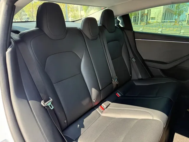 Tesla Model 3 — Фото автомобиля 11