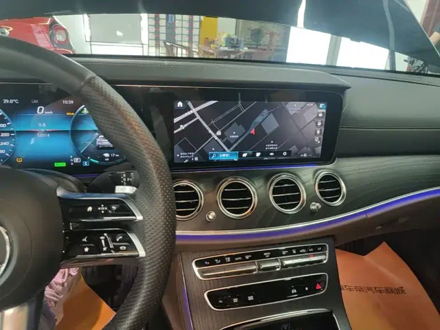 Mercedes-Benz E-Class — Фото автомобиля 12