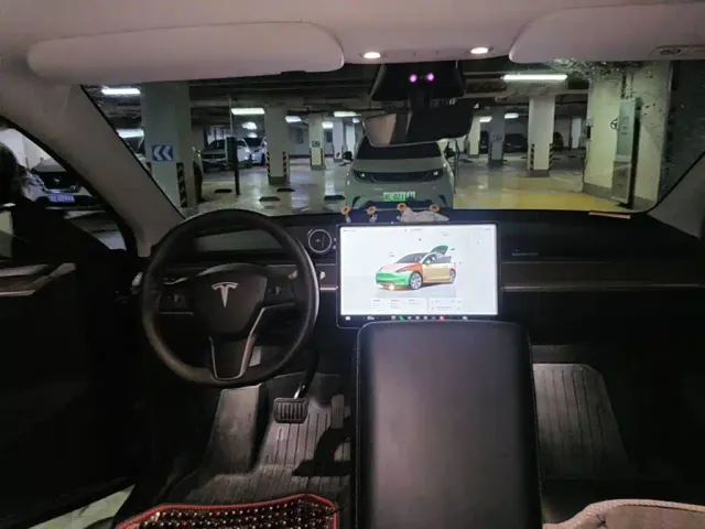Tesla Model Y — Фото автомобиля 12