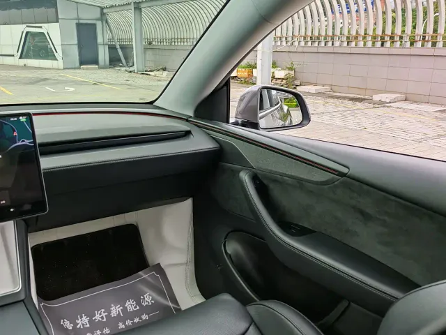 Tesla Model Y — Фото автомобиля 24