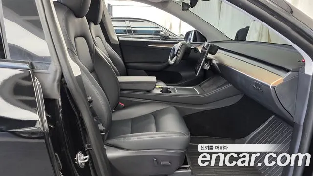 Tesla Model Y — Фото автомобиля 16