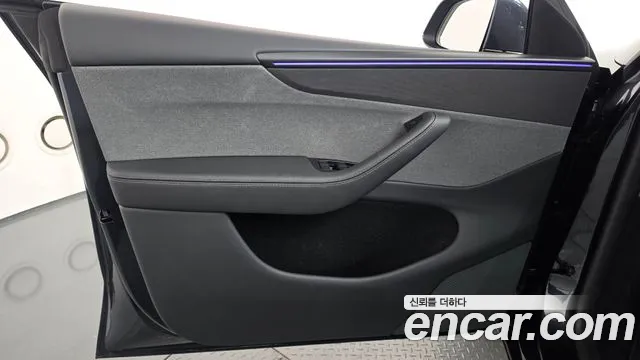Tesla Model Y — Фото автомобиля 24