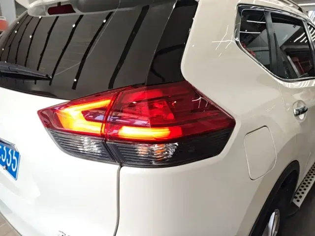 Nissan X-Trail — Фото автомобиля 7