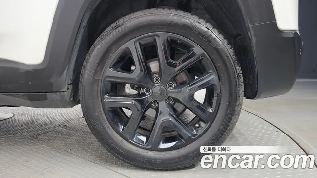 Jeep Renegade — Фото автомобиля 21