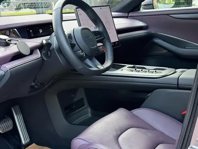 Xiaomi SU7 — Фото автомобиля 11